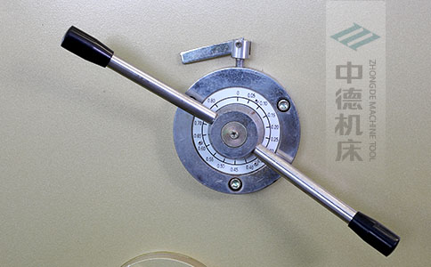 ZDS-832剪板机刀片间隙手动调节器,刻度清淅,调节省力又简便.jpg ZDS-832剪板机刀片间隙手动调节器,刻度清淅,调节省力又简便.jpg